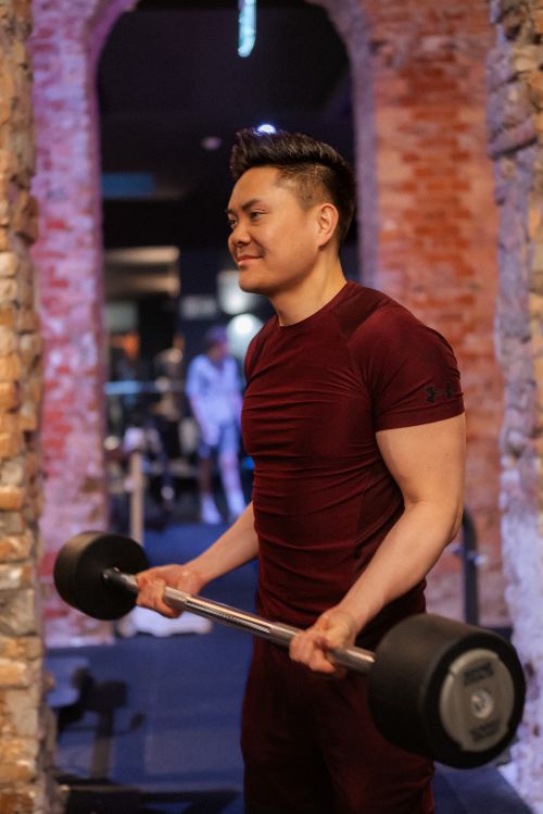 Foto eines Mannes im Fitnessstudio